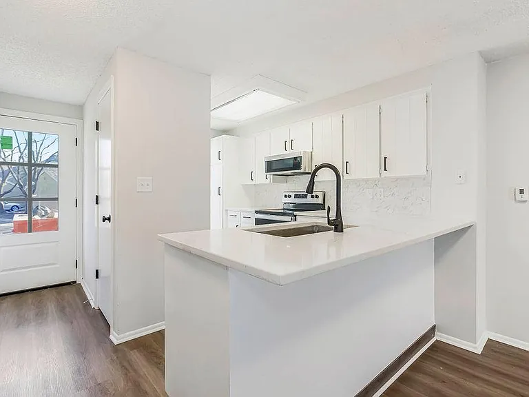 12110 W 79th Ter — Photo 3