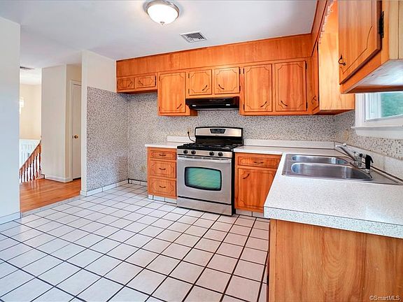 4th image of 50 Redfield Ave