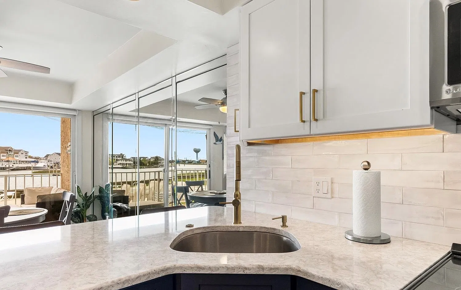 2 bed, 992 sqft, $1,900 — Photo 3