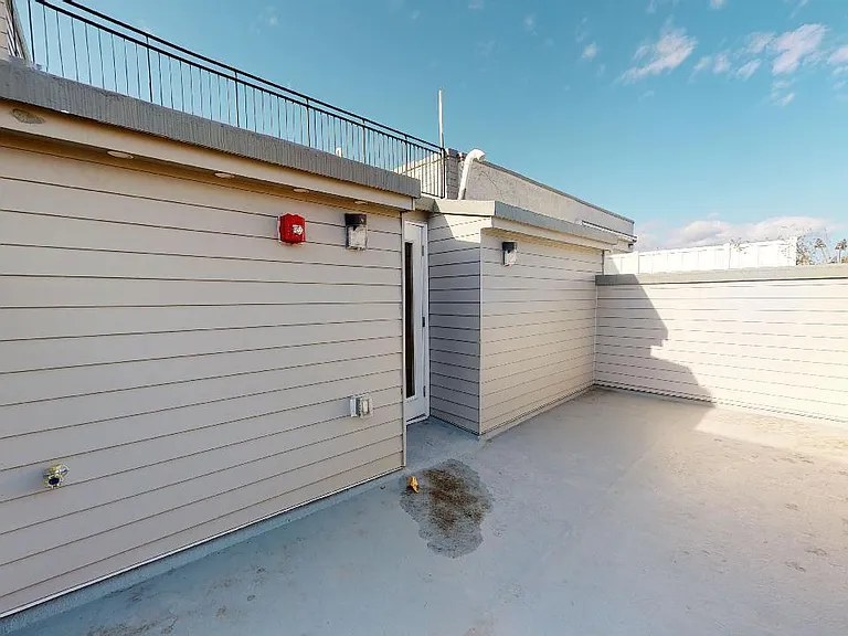 662 N 15th St #3 — Photo 16