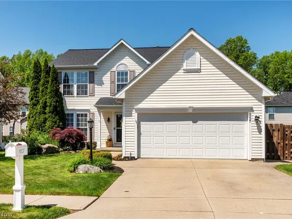 8537 Bentley Dr, Olmsted Falls, OH 44138