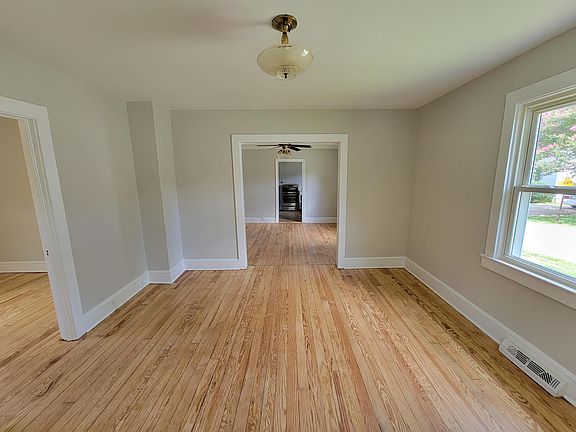 4th image of 1425 Dinwiddie Ave