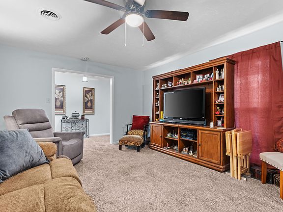 5th image of 20 Eastdell Rd NE