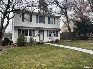38 Richard Dr, Waldwick, NJ 07463