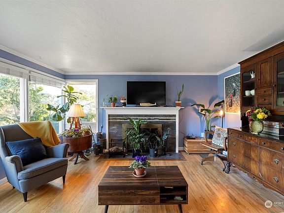 4th image of 1103 N Rainier Avenue