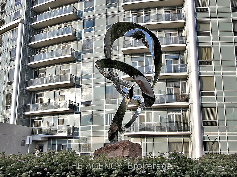 135 Village Green Sq #1015 — Photo 3