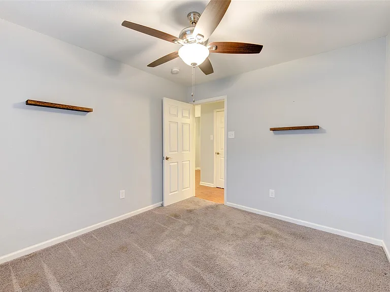 503 W Linney St — Photo 27