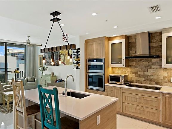 5th image of 100 1st Ave N #1607