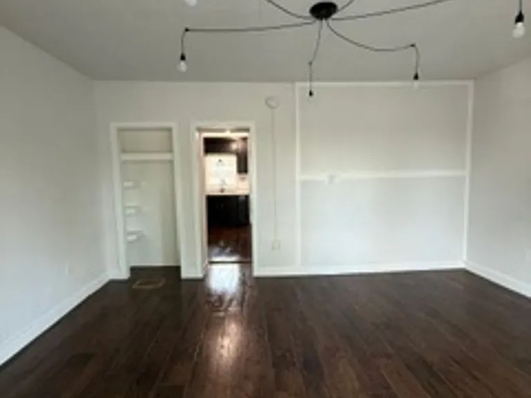 523 E End Ave — Photo 4