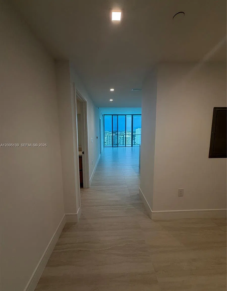 One Park Tower — Photo 2