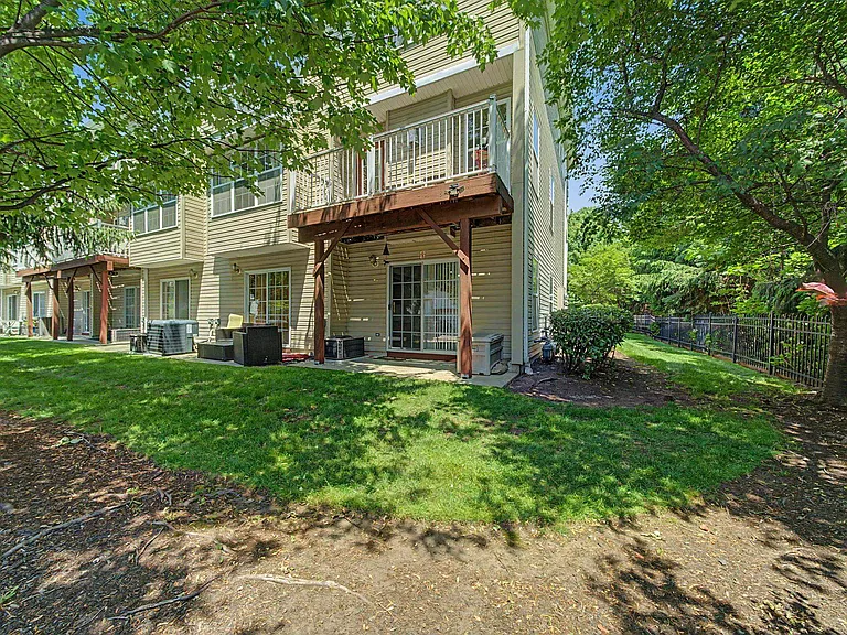 180 Blue Heron Dr #180 — Photo 35