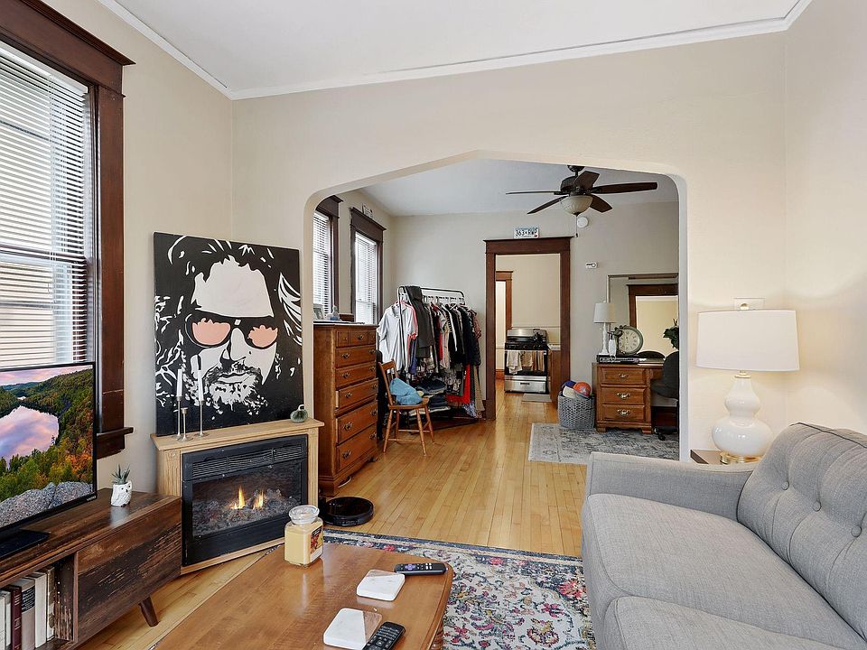 1st image of 1129 Chatsworth St N #2