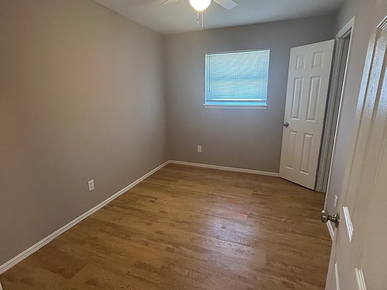 1320 Parkwoods Ter — Photo 8