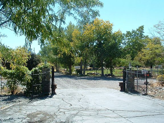 Driveway Entrance with Gates