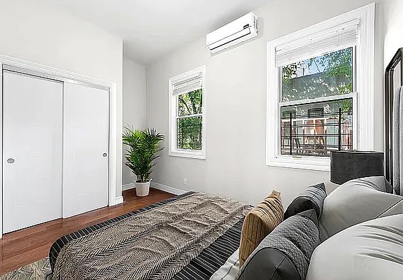 4th image of 527 Carroll St #1RR