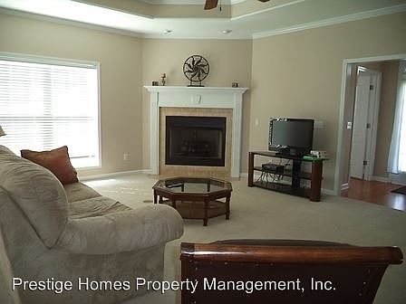 3rd image of 113 Hall Hill Ct