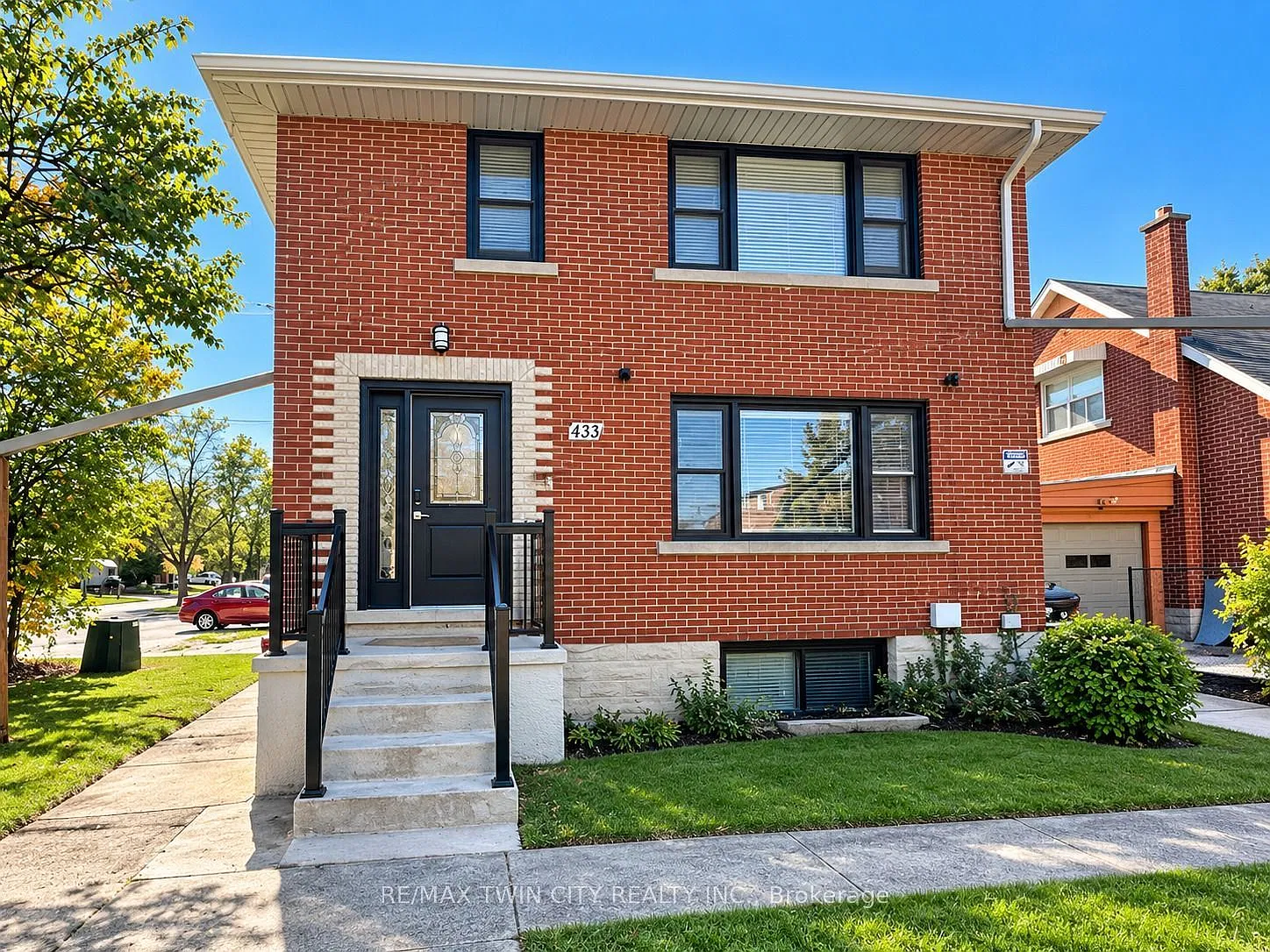 4 bed, $2,450 — Photo 1