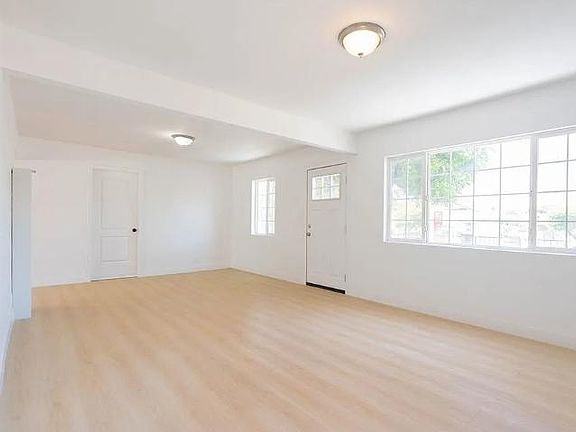 3rd image of 13966 Weidner St