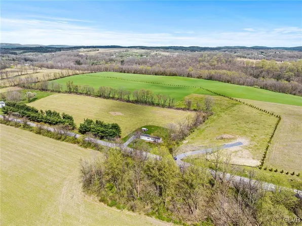 520 Hartzell Ferry Rd, Mount Bethel, PA 18343