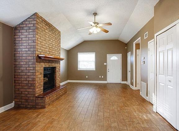 4th image of 128 Nicolle Blvd