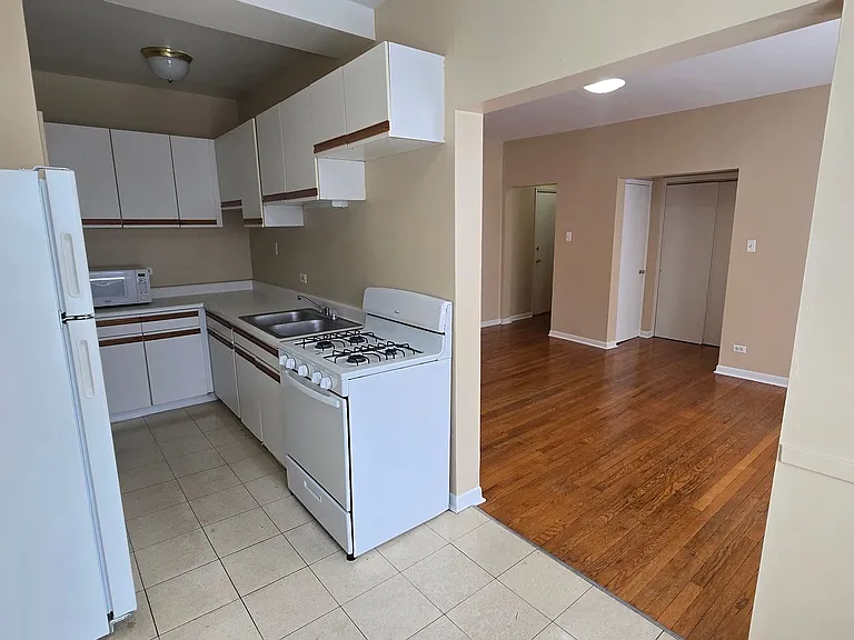 7722-28 N. MARSHFIELD — Photo 11