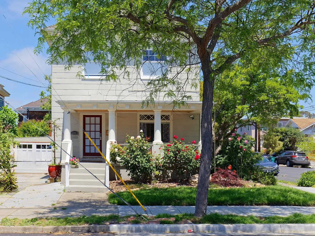 Building Photo - 544 63rd St