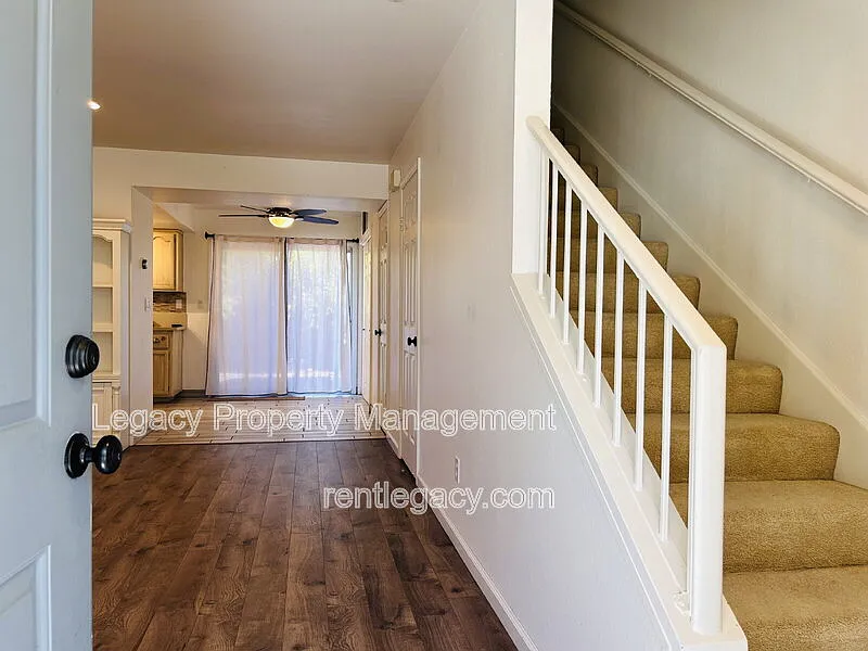 2 bed, 2.5 bath, 1094 sqft, $2,450 — Photo 3