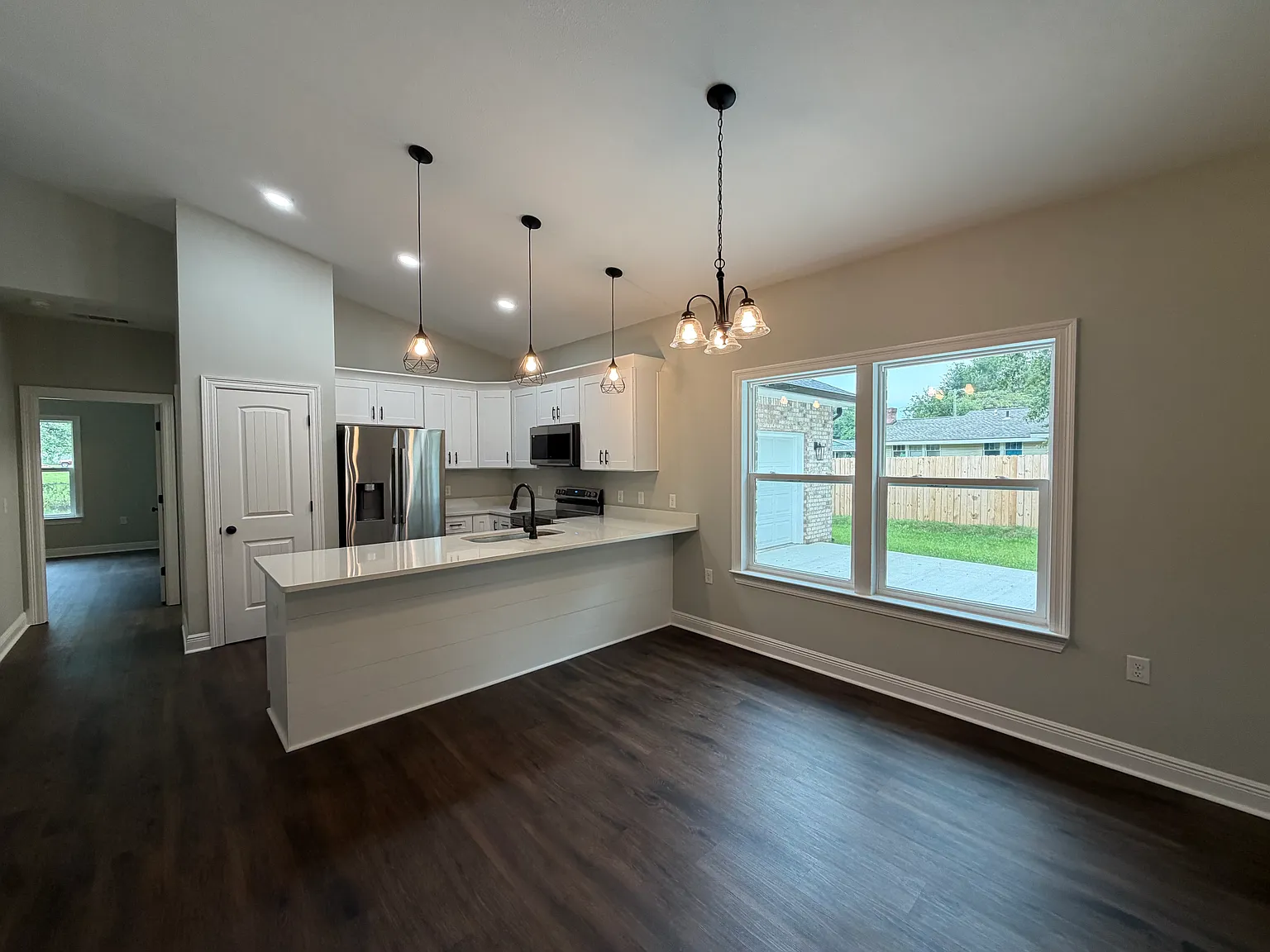 3 bed, 1250 sqft, $2,200 — Photo 2