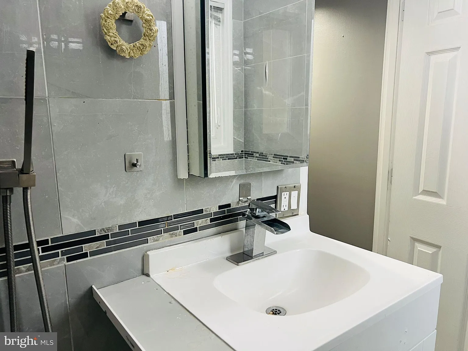 2 bed, 1.0 bath, 894 sqft, $1,750 — Photo 4