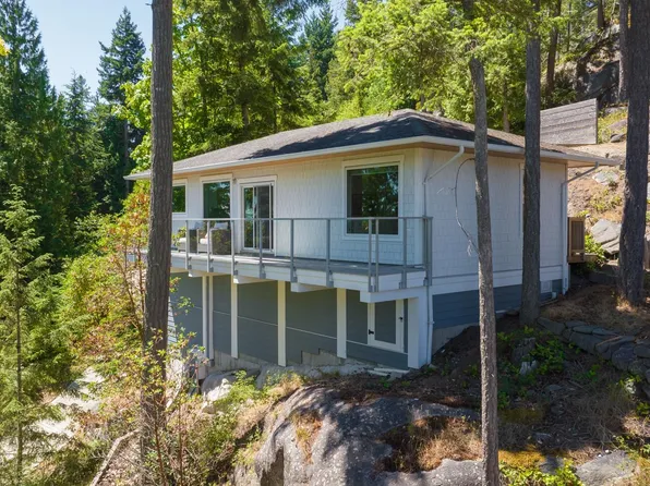 5673 Salmon Dr, Sechelt, BC V0N 3A3