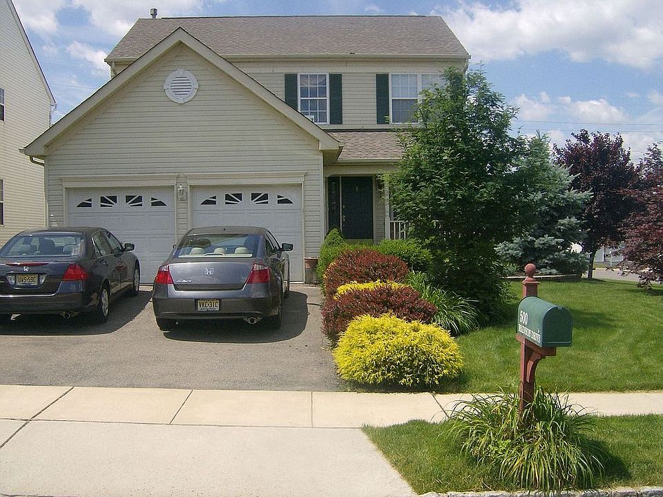 inviting prof. landscaped yard