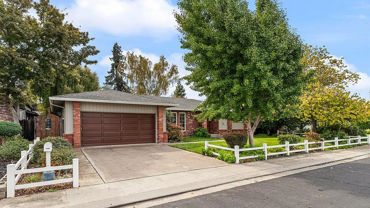 244 California St photo 1