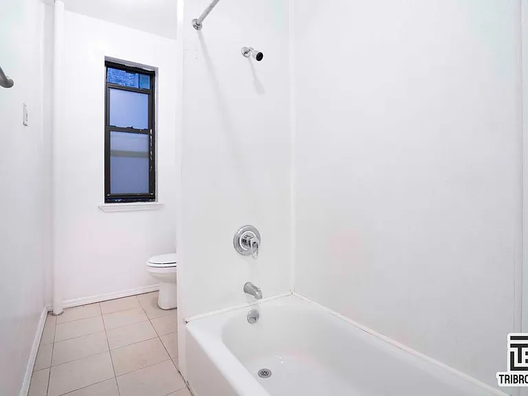 452 City Island Ave #2B — Photo 7