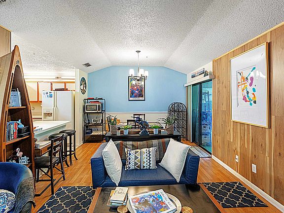 3rd image of 28 Catalonia Ct