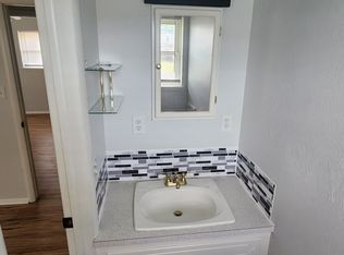 880 NW 14th St, Moore, OK 73160