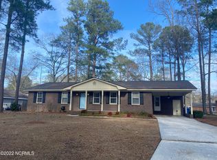 905 W Scotsdale Rd, Laurinburg, NC 28352