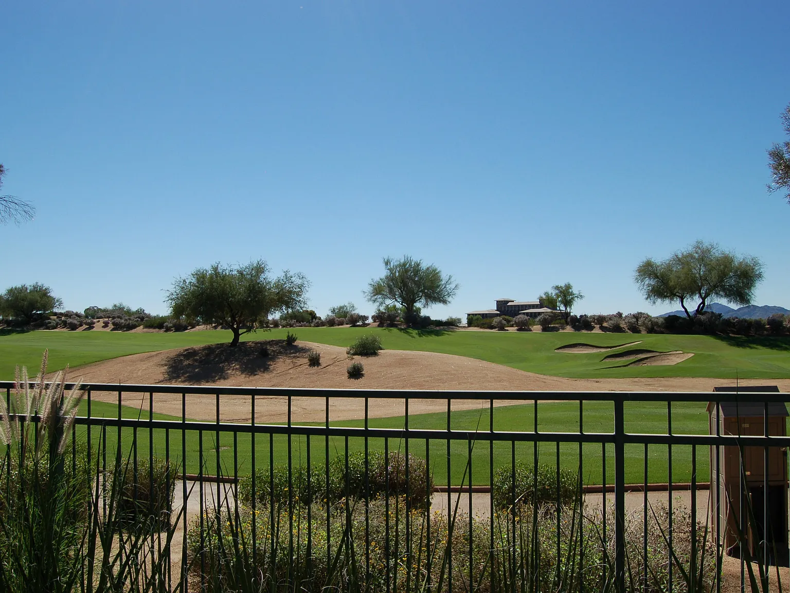 3 bed, 2.0 bath, 2355 sqft, $4,000 — Photo 1