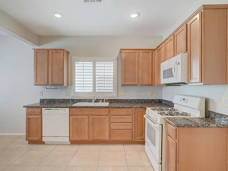 7925 Fantail Dr — Photo 14