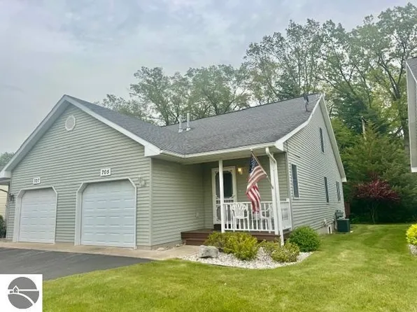 705 Eastgate Pl #10B, Traverse City, MI 49686