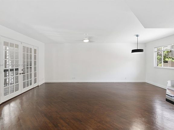 4th image of 1401 NE 9th St APT 26
