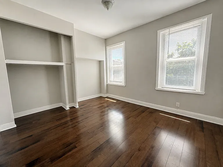 925 W Seltzer St — Photo 16