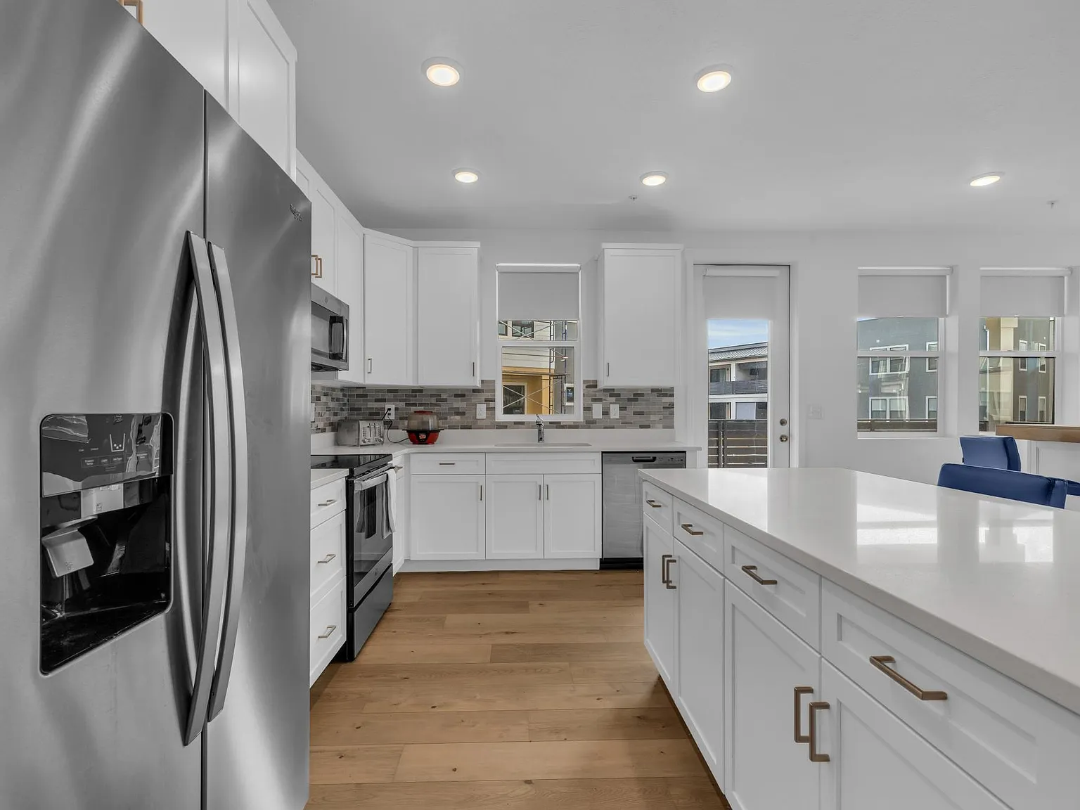 3 bed, 1700 sqft, $2,700 — Photo 2