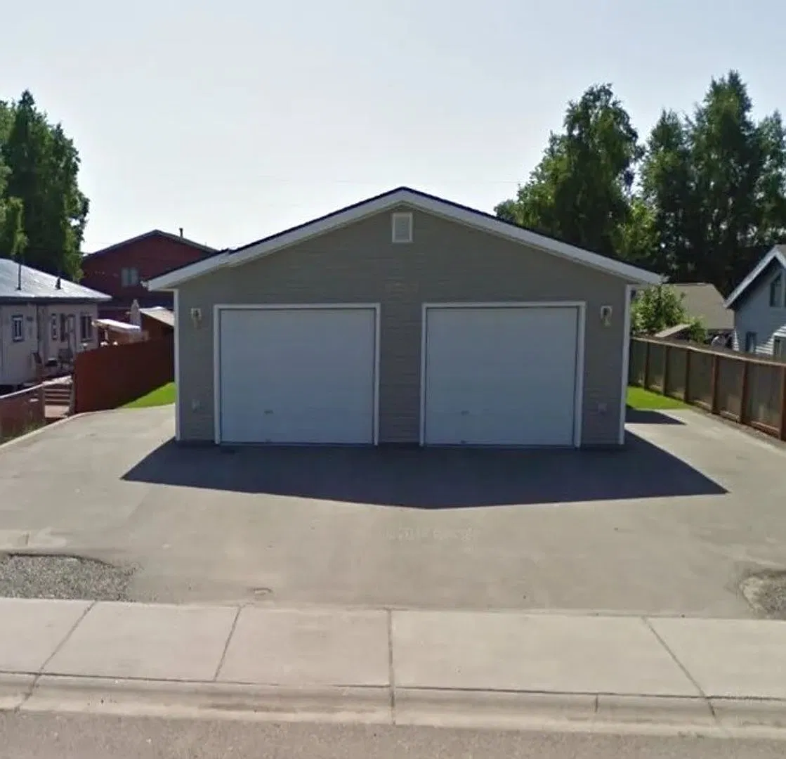 2 Bedroom, 1 Bathroom in Southwest Anchorage. — Photo 1
