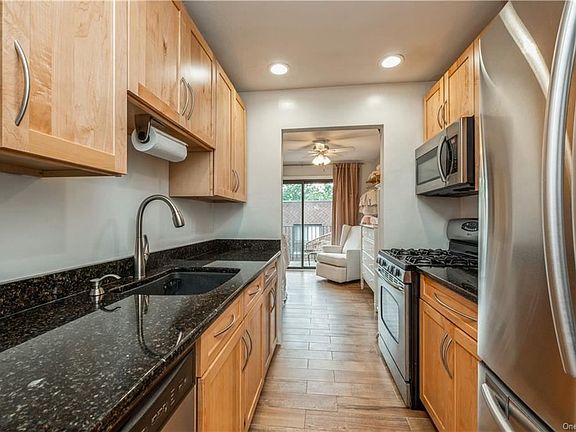 5th image of 344 Central Park Ave APT B9