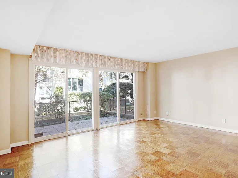 42 G St SW — Photo 25
