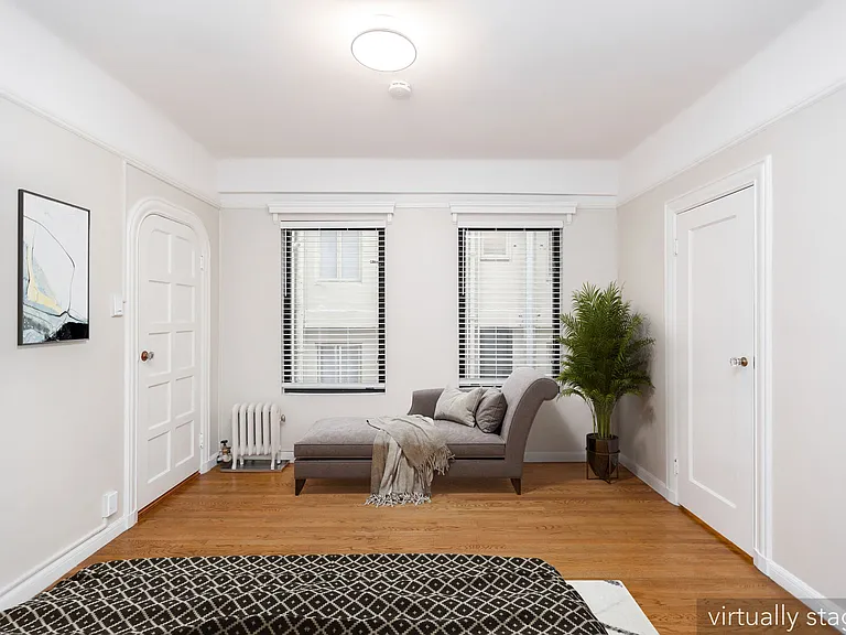 2275 Broadway — Photo 33