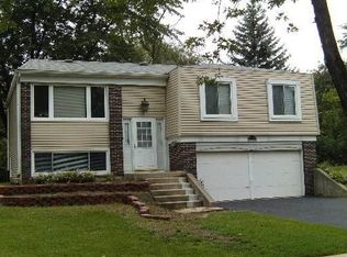 8104 Carolwood Ln, Woodridge, IL 60517