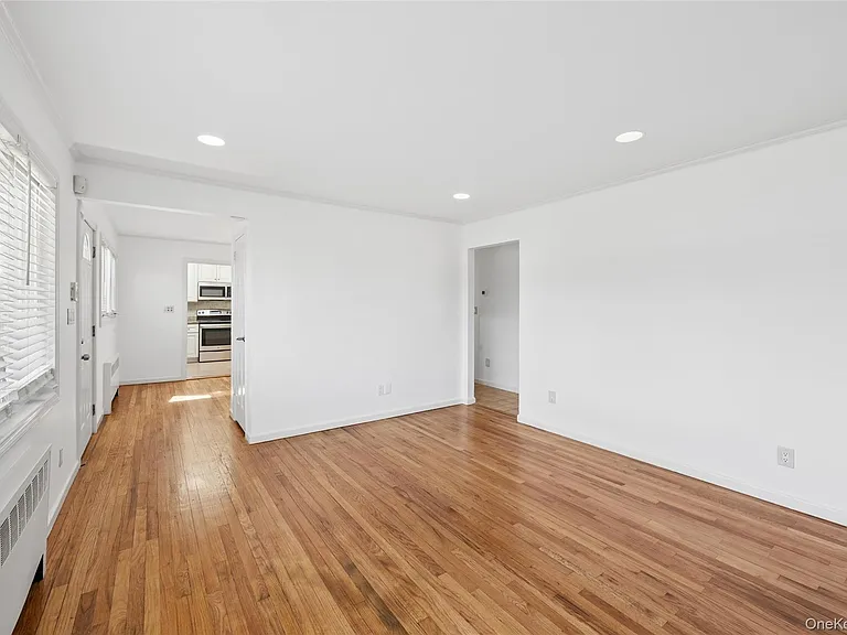 31 Evelyn Ln — Photo 5