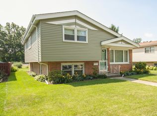 5913 W 99th St, Oak Lawn, IL 60453