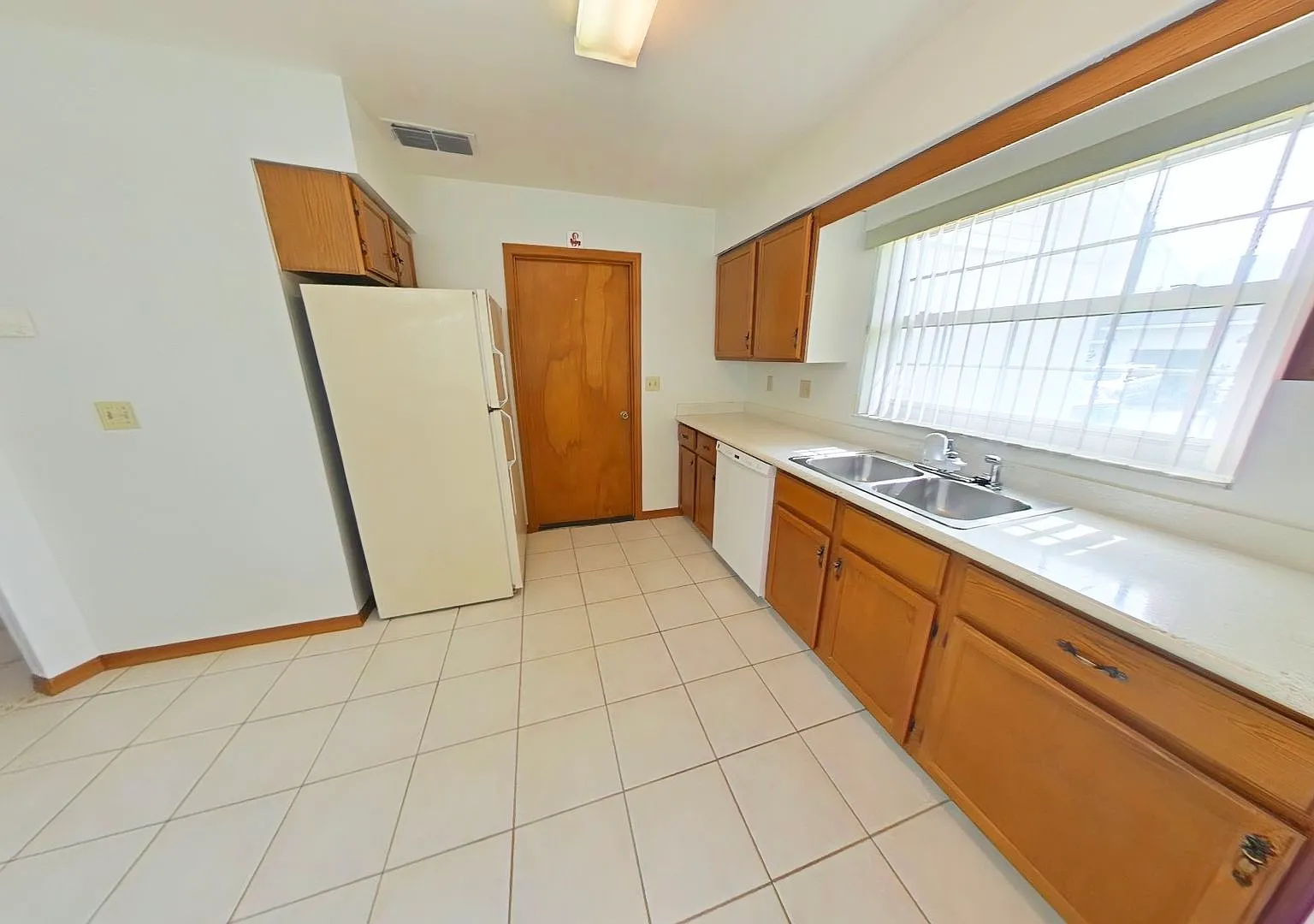 2 bed, 1240 sqft, $1,650 — Photo 2